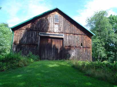 Sturbridge barn, a Victorian bank barn measuring 40' x 60'. The queen postbuilding is in very good condition.